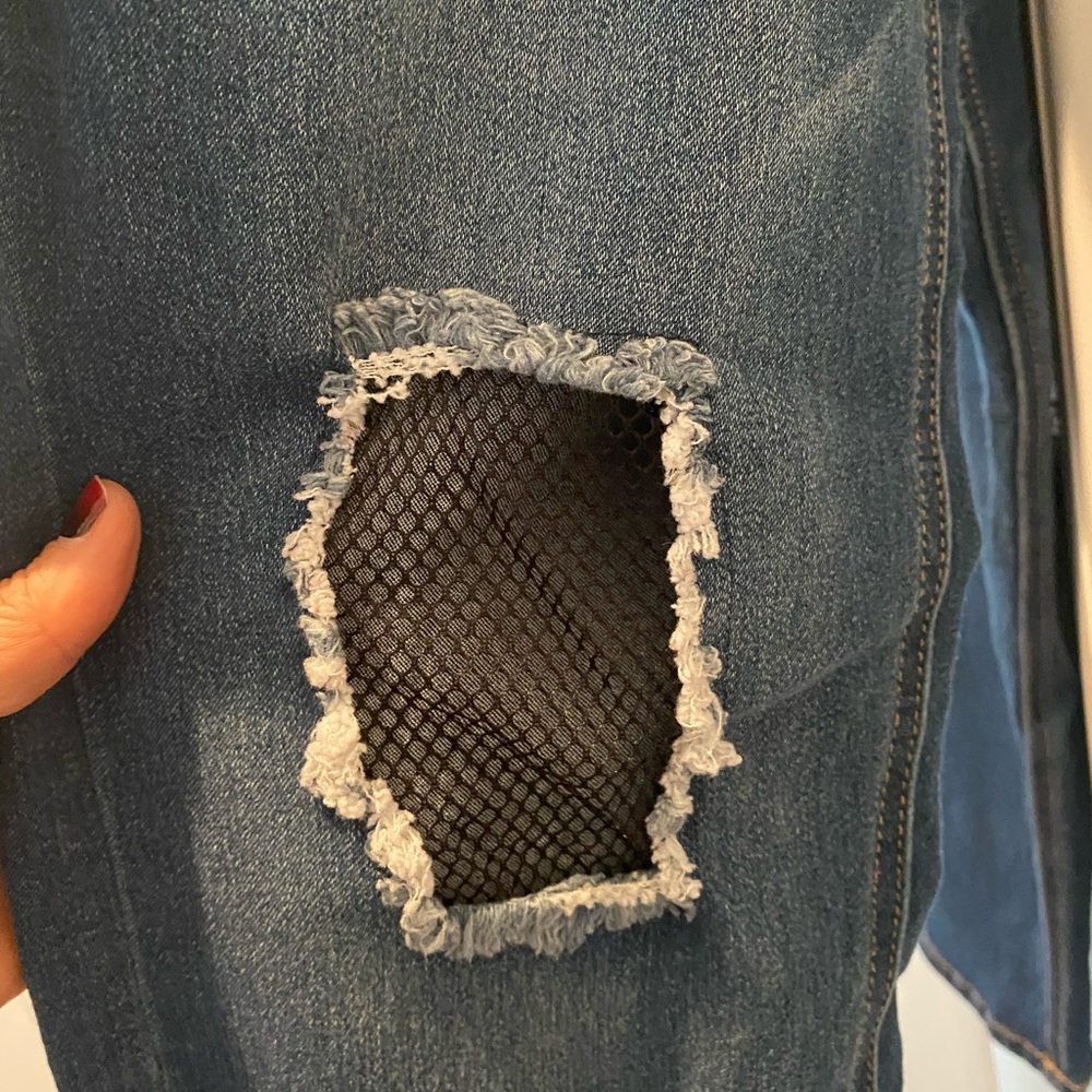 Distressed skinny jeans